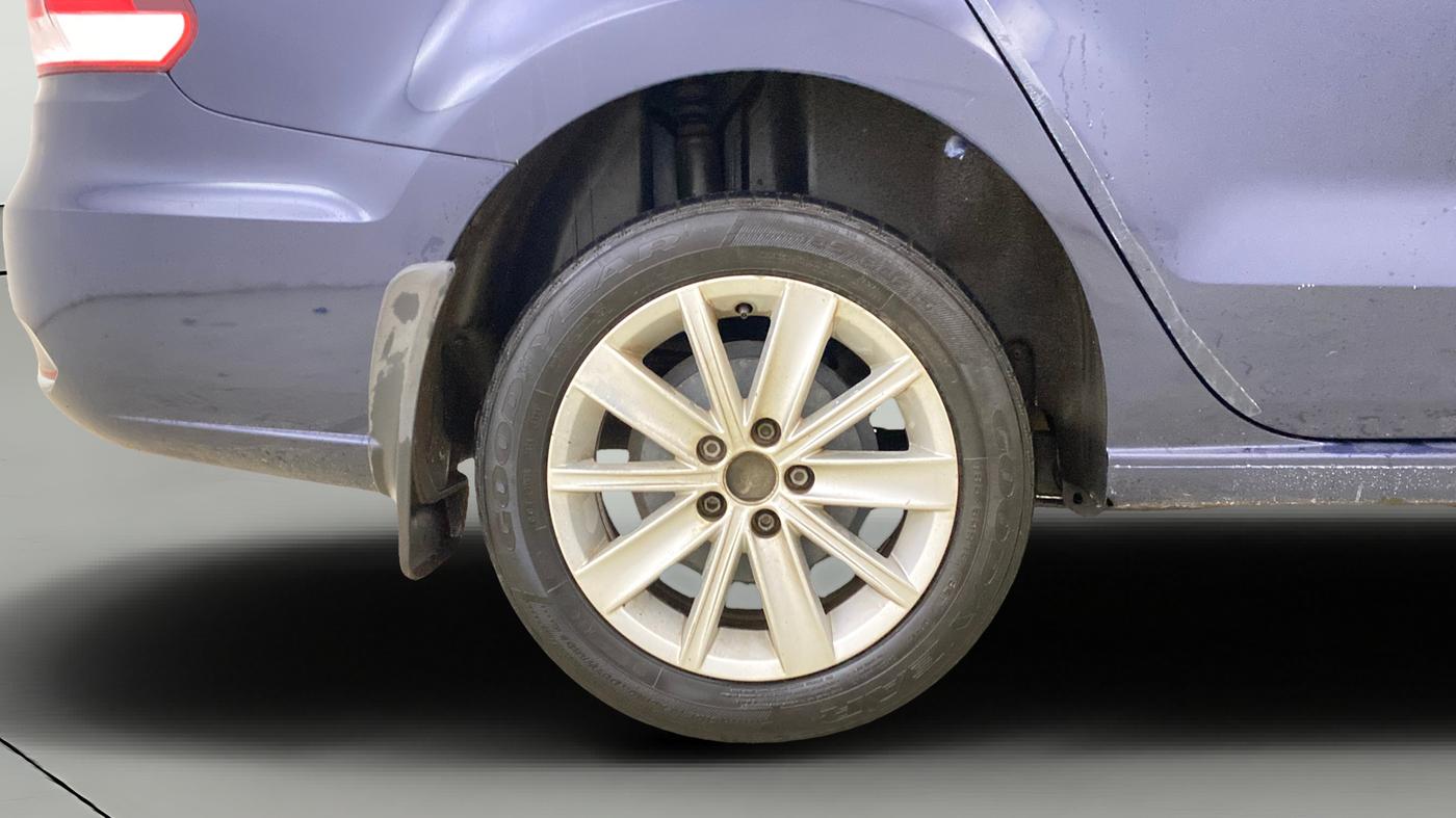 2015 Volkswagen Vento 1.2 TSI HIGHLINE PLUS AT, Petrol, Automatic, 50,563 km, Right Rear Wheel