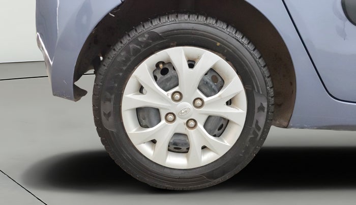 2014 Hyundai Grand i10 MAGNA 1.2 KAPPA VTVT, Petrol, Manual, 1,04,591 km, Right Rear Wheel