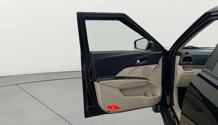 2019 Mahindra XUV300 W8 (O) 1.2 PETROL, Petrol, Manual, 82,849 km, LHS Front Door