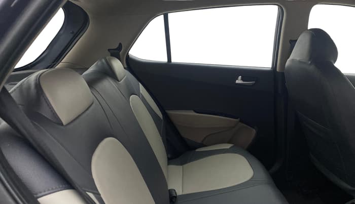 2017 Hyundai Grand i10 SPORTZ (O) 1.2 KAPPA VTVT, Petrol, Manual, 40,780 km, Right Side Rear Door Cabin