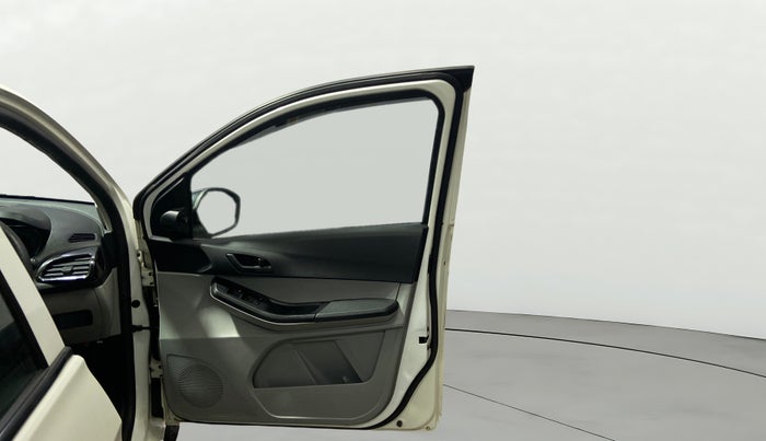2022 Tata Tiago XT (O) PETROL, Petrol, Manual, 34,676 km, RHS Front Door