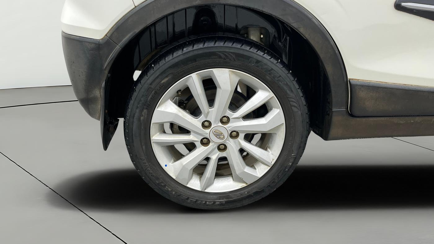 2020 Mahindra XUV300 W8 1.2 PETROL, Petrol, Manual, 27,271 km, Right Rear Wheel