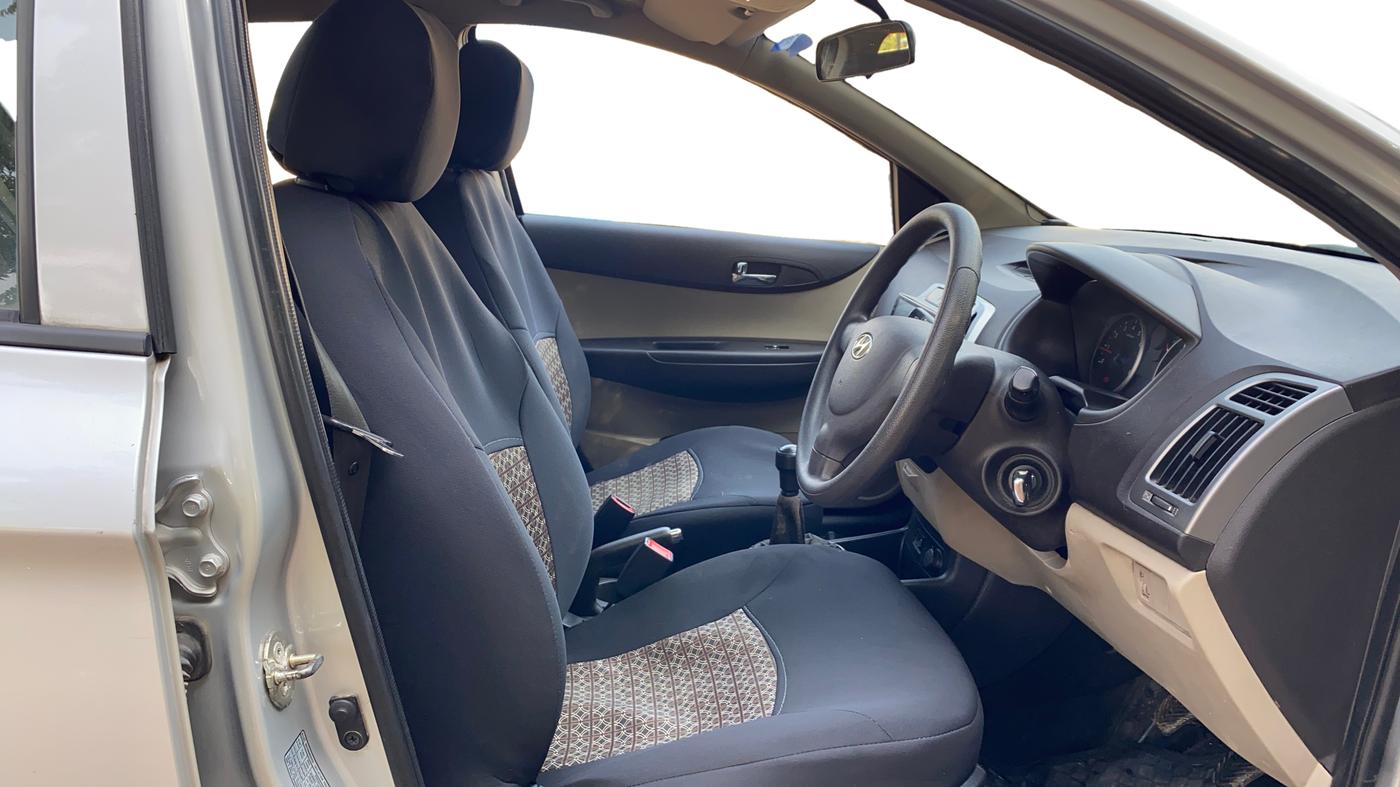 2013 Hyundai i20 MAGNA (O) 1.2, Petrol, Manual, 44,527 km, Right Side Front Door Cabin