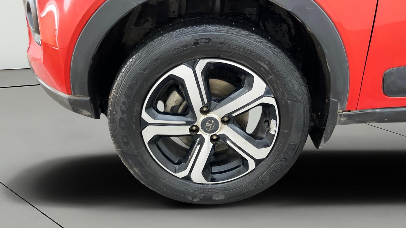 2022 Tata NEXON XZA PLUS (PREMIUM) PETROL, Petrol, Automatic, 42,535 km, Left Front Wheel