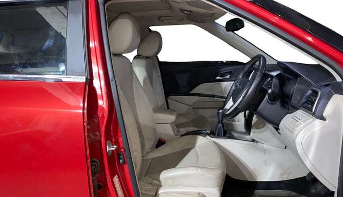 2021 Mahindra XUV300 W8 (O) 1.2 PETROL, Petrol, Manual, 39,740 km, Right Side Front Door Cabin