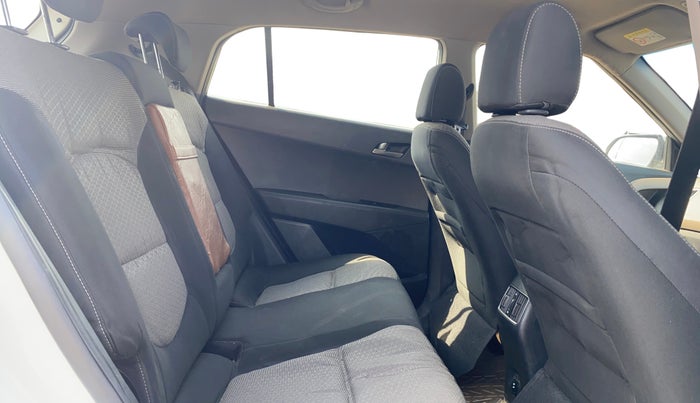 2017 Hyundai Creta SX PLUS 1.6 DIESEL, Diesel, Manual, 1,24,911 km, Right Side Rear Door Cabin