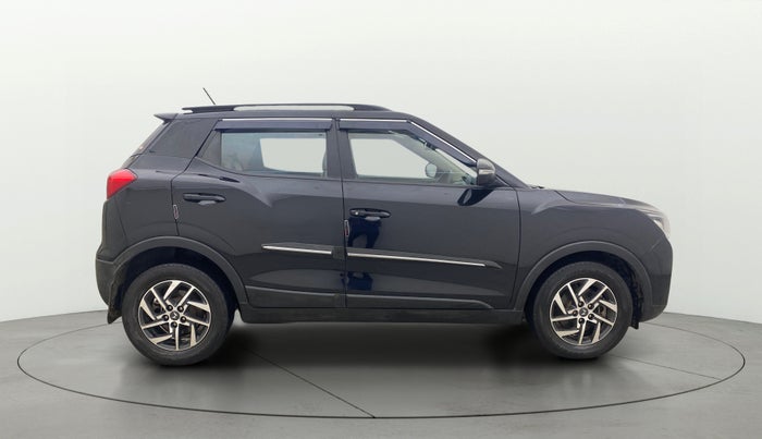 2022 Mahindra XUV300 W8 (O) 1.2 PETROL, Petrol, Manual, 47,398 km, Right Side View