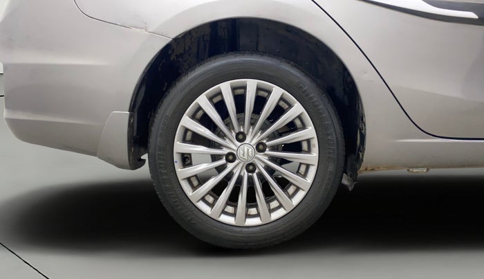 2017 Maruti Ciaz ALPHA  AT 1.4  PETROL, Petrol, Automatic, 1,04,416 km, Right Rear Wheel