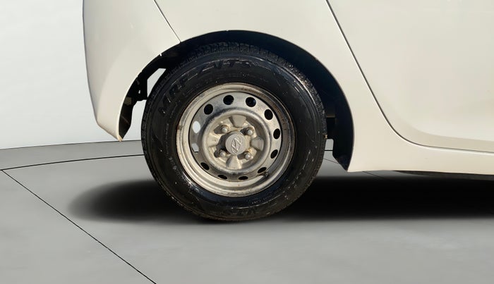 2017 Hyundai Eon ERA +, CNG, Manual, 1,10,540 km, Right Rear Wheel