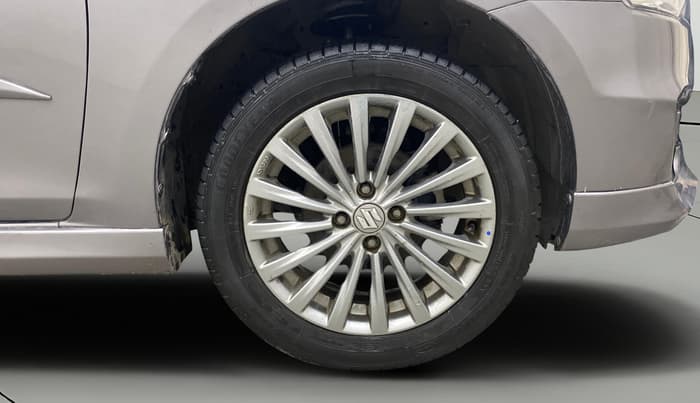 2016 Maruti Ciaz ZXI+ RS, Petrol, Manual, 84,888 km, Right Front Wheel
