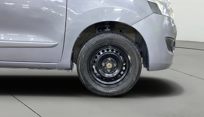 2014 Maruti Wagon R 1.0 VXI, Petrol, Manual, 1,30,697 km, Right Front Wheel