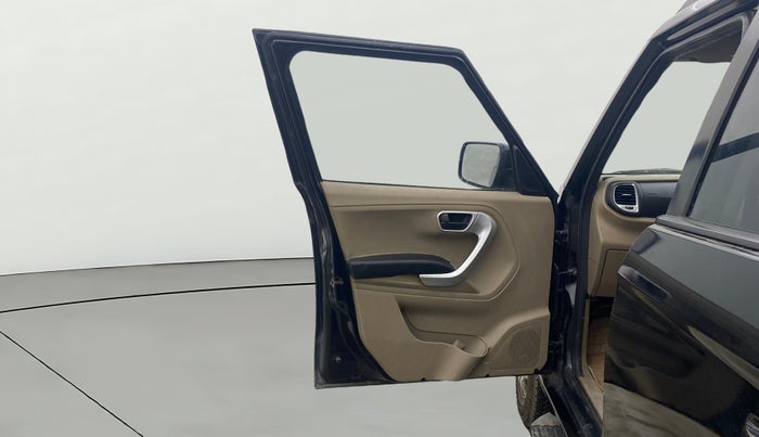 2017 Mahindra TUV300 T8, Diesel, Manual, 1,13,073 km, LHS Front Door