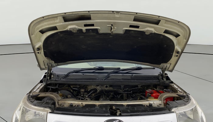 2017 Mahindra TUV300 T8, Diesel, Manual, 1,25,322 km, Open Bonet