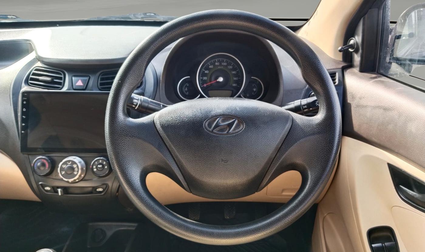 2017 Hyundai Eon MAGNA +, Petrol, Manual, 33,993 km, Steering Wheel Close Up