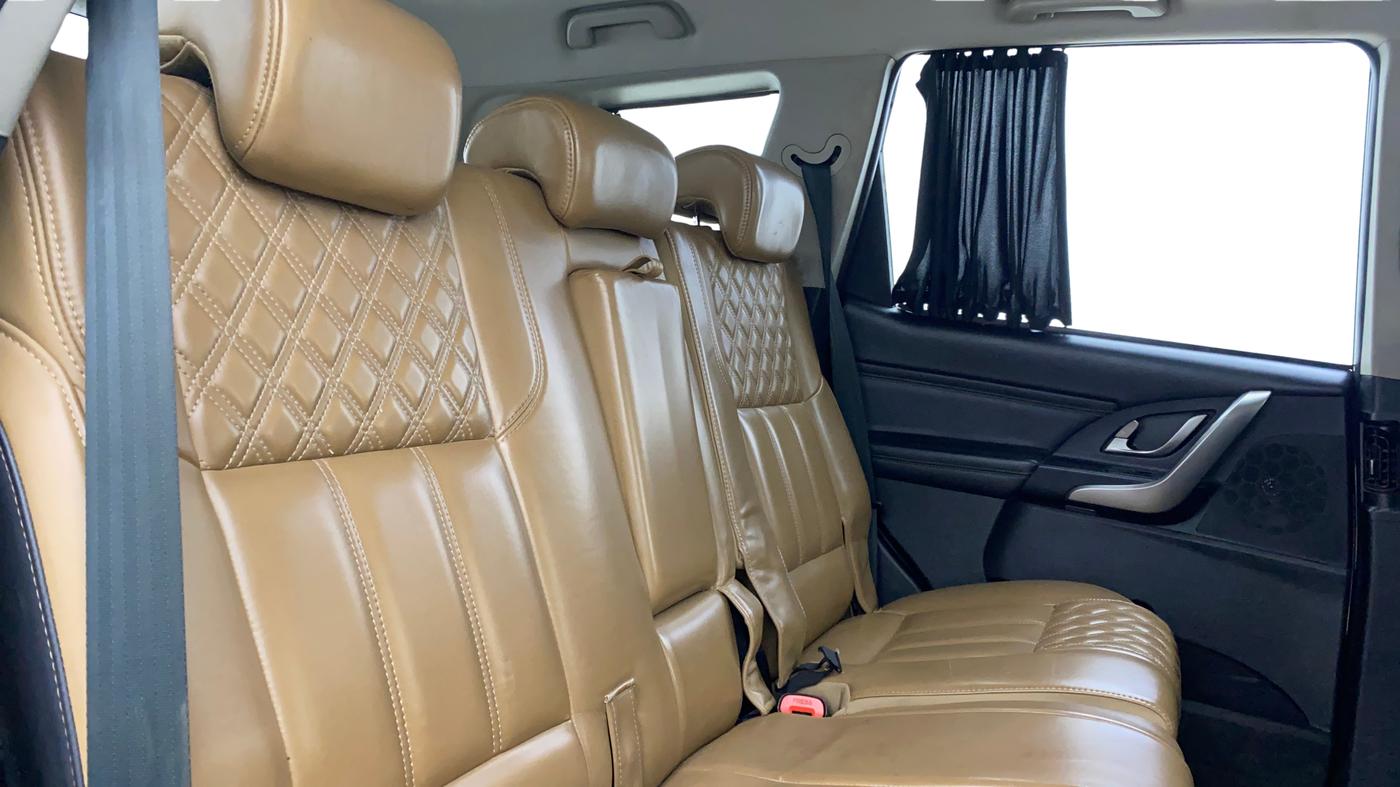 2018 Mahindra XUV500 W11 AT, Diesel, Automatic, 85,907 km, Right Side Rear Door Cabin