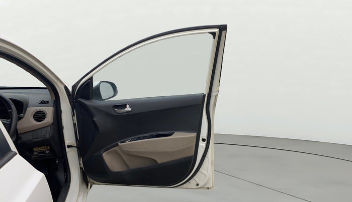 2014 Hyundai Xcent SX 1.2 (O), Petrol, Manual, 1,04,349 km, RHS Front Door