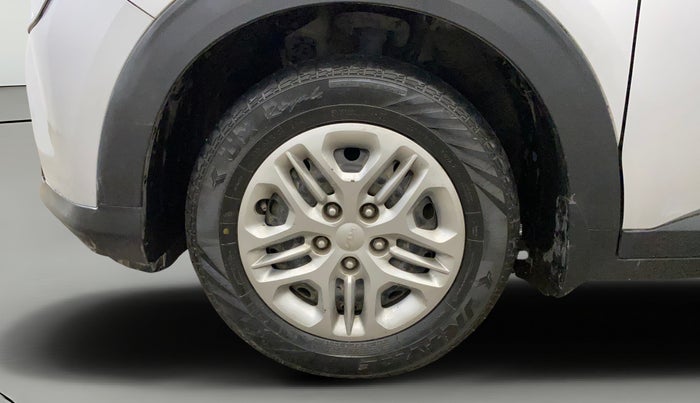 2022 KIA CARENS PRESTIGE 1.5 PETROL 7 STR, Petrol, Manual, 29,278 km, Left Front Wheel