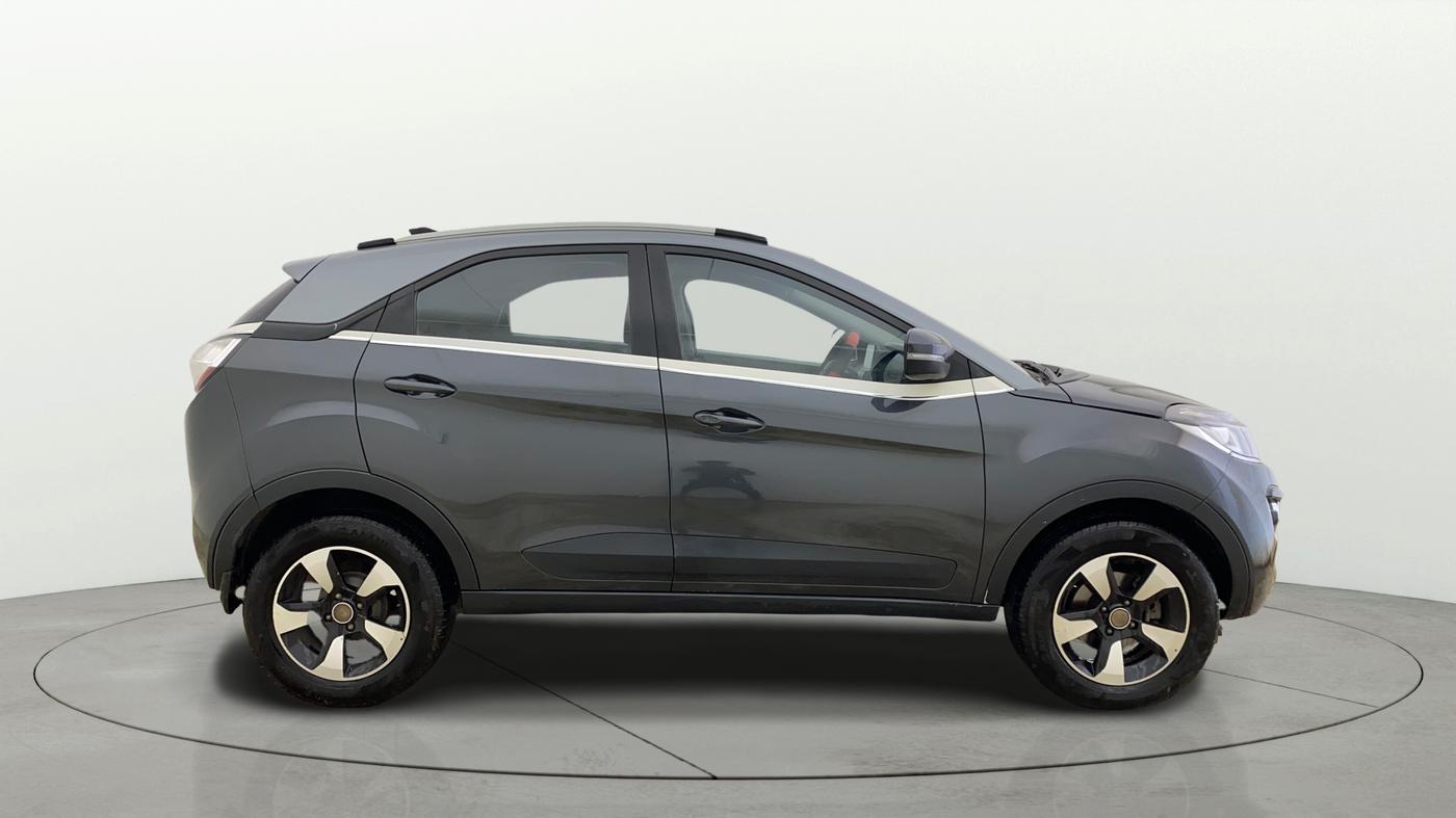 2018 Tata NEXON XZA PLUS DIESEL DUAL TONE, Diesel, Automatic, 1,34,209 km, Right Side View