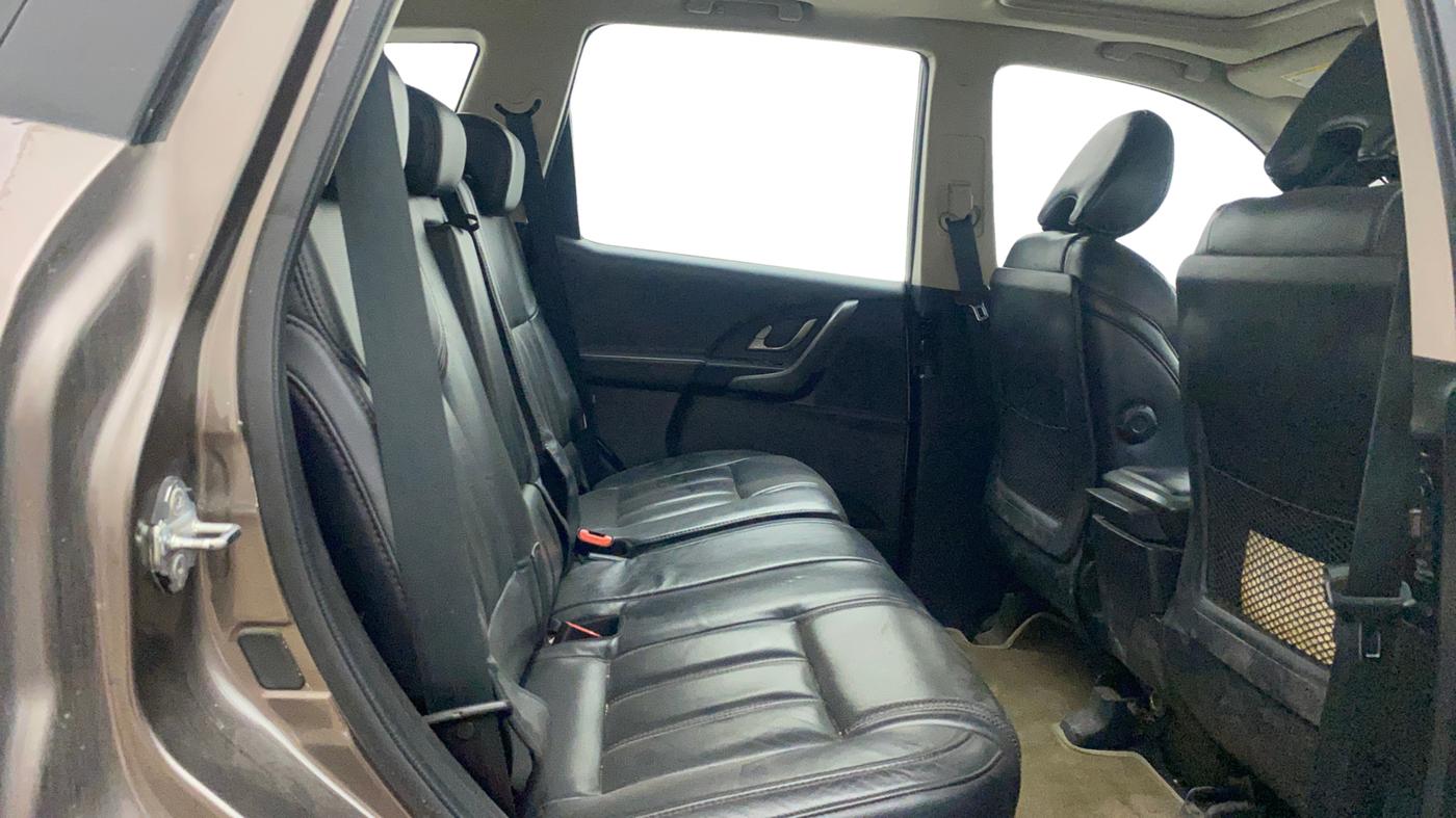 2018 Mahindra XUV500 W10, Diesel, Manual, 55,972 km, Right Side Rear Door Cabin