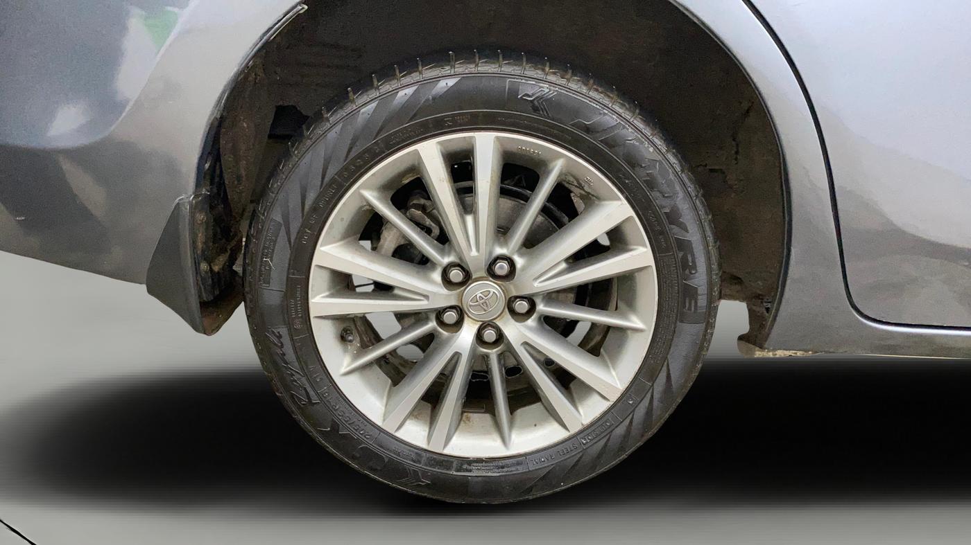 2016 Toyota Corolla Altis VL CVT PETROL, CNG, Automatic, 1,11,426 km, Right Rear Wheel