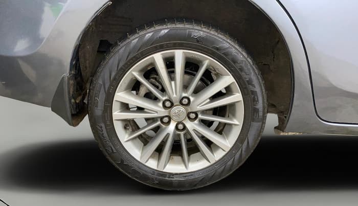 2016 Toyota Corolla Altis VL CVT PETROL, CNG, Automatic, 1,11,426 km, Right Rear Wheel