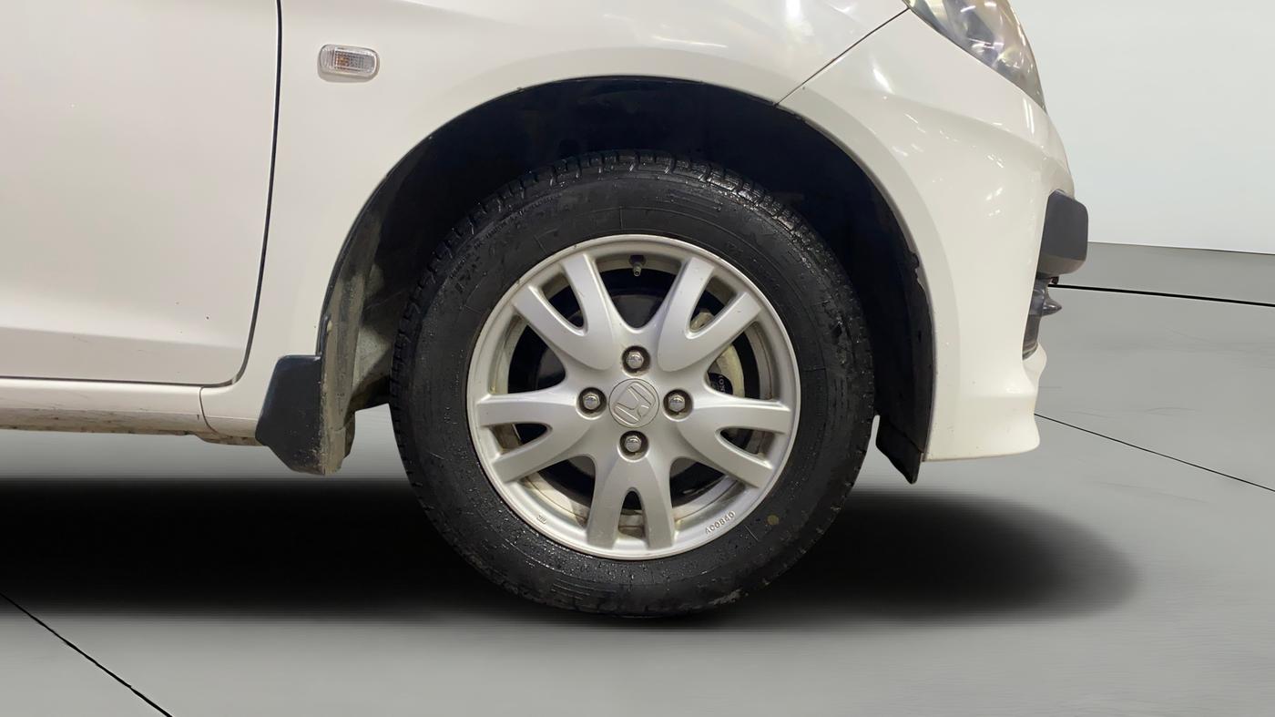 2013 Honda Brio VX AT, Petrol, Automatic, 97,745 km, Right Front Wheel