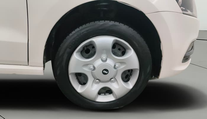 2017 Volkswagen Polo COMFORTLINE 1.2L, Petrol, Manual, 85,807 km, Right Front Wheel