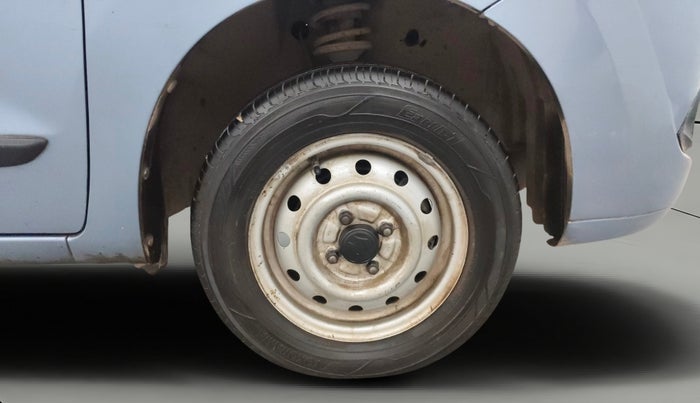 2012 Maruti Wagon R 1.0 LXI CNG, CNG, Manual, 64,643 km, Right Front Wheel