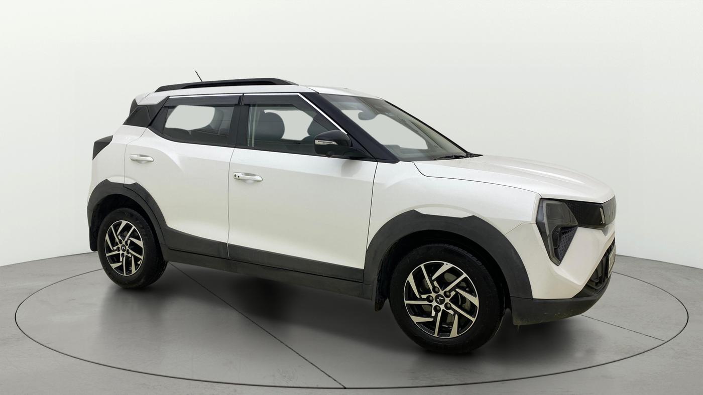 2025 Mahindra XUV 3XO AX5L 1.2 TGDi AT, Petrol, Automatic, 14,049 km, Right Front Diagonal