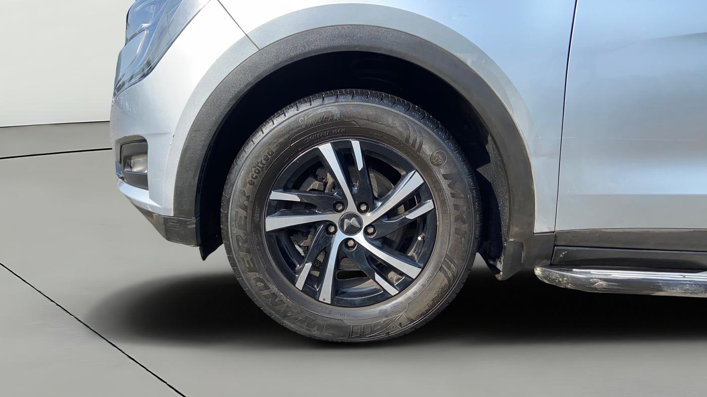 2021 Mahindra XUV700 AX 3 P AT 5 STR, Petrol, Automatic, 50,006 km, Left Front Wheel