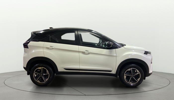 2024 Tata NEXON FEARLESS + SUNROOF AMT DUAL TONE 1.5 DIESEL, Diesel, Automatic, 39,493 km, Right Side View