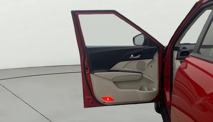 2021 Mahindra XUV300 W8 (O) 1.5 DIESEL, Diesel, Manual, 65,046 km, LHS Front Door