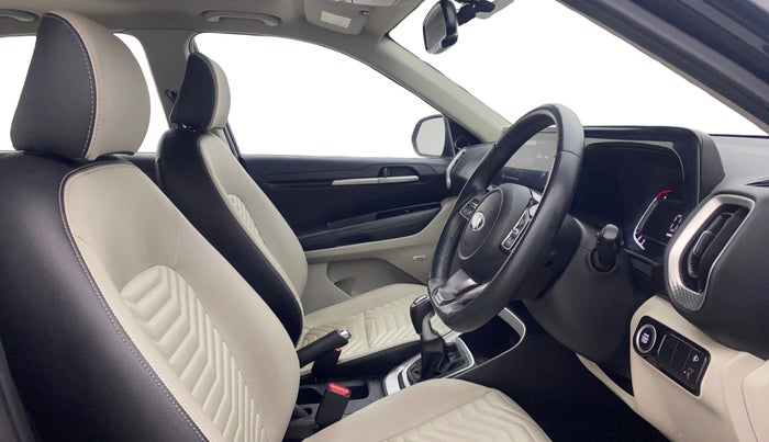 2020 KIA SONET HTX PLUS 1.0 IMT, Petrol, Manual, 29,159 km, Right Side Front Door Cabin