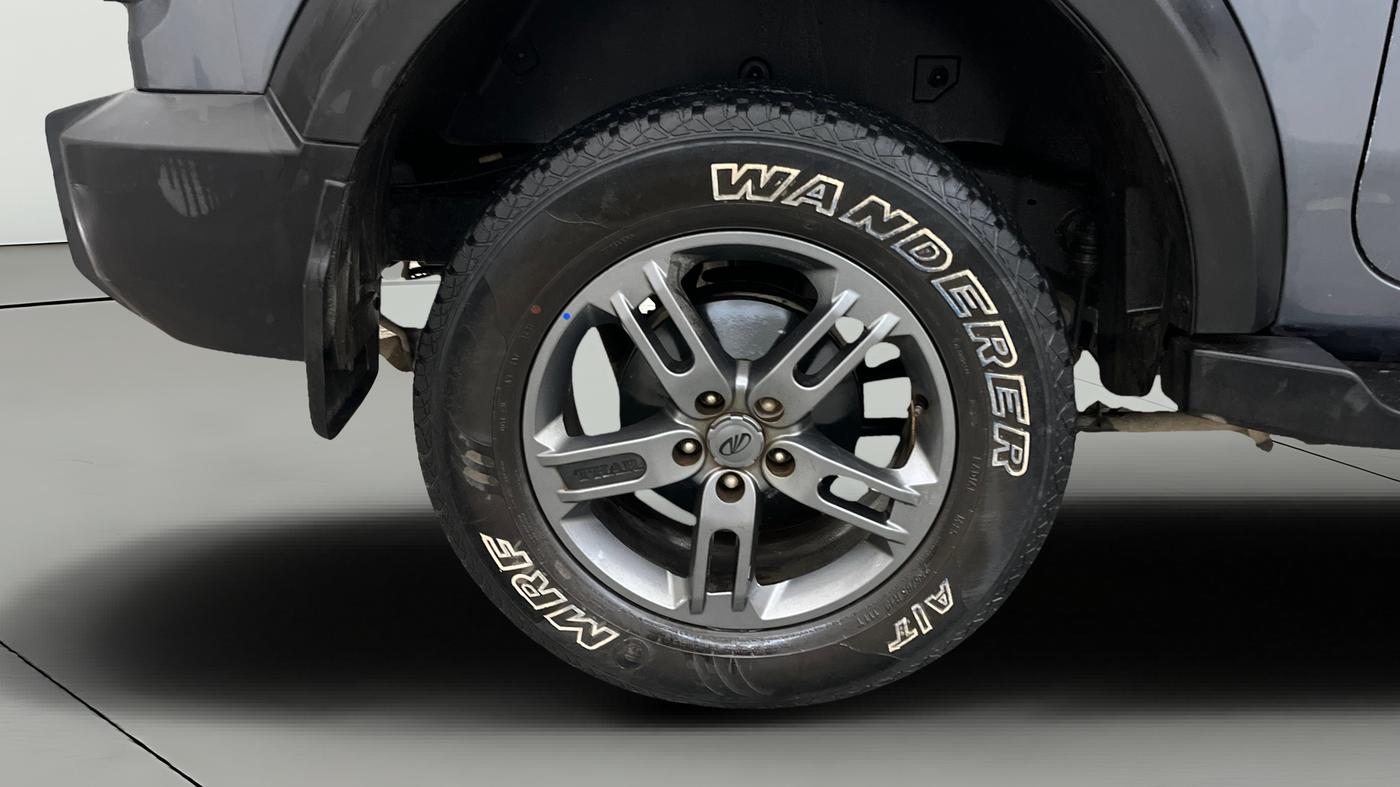 2021 Mahindra Thar LX D AT 4WD HT, Diesel, Automatic, 60,731 km, Right Rear Wheel