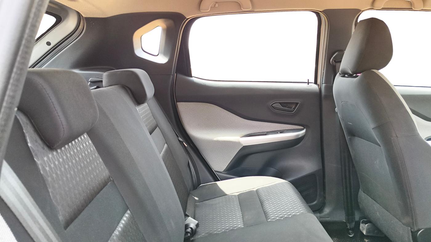 2024 Nissan MAGNITE  XE AMT EZ Shift, Petrol, Automatic, 7,161 km, Right Side Rear Door Cabin