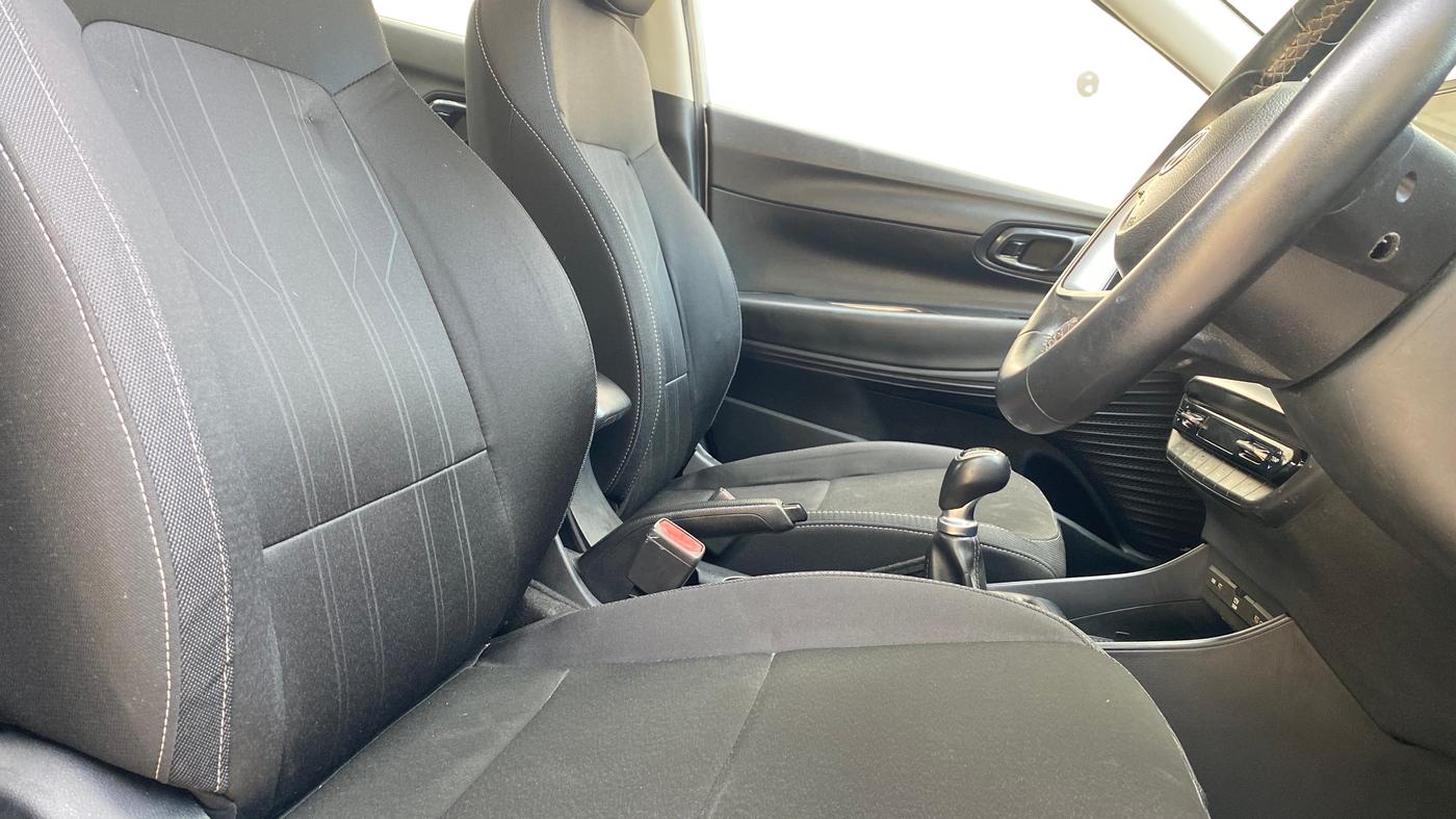 2021 Hyundai NEW I20 ASTA 1.2 MT, Petrol, Manual, 54,806 km, Right Side Front Door Cabin
