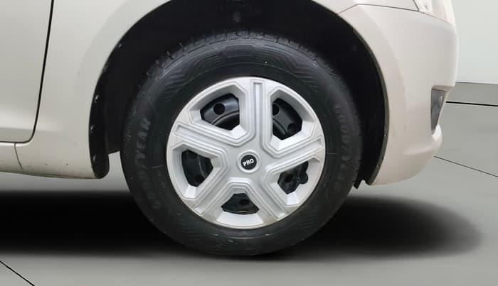 2013 Maruti Swift VXI, Petrol, Manual, 21,231 km, Right Front Wheel