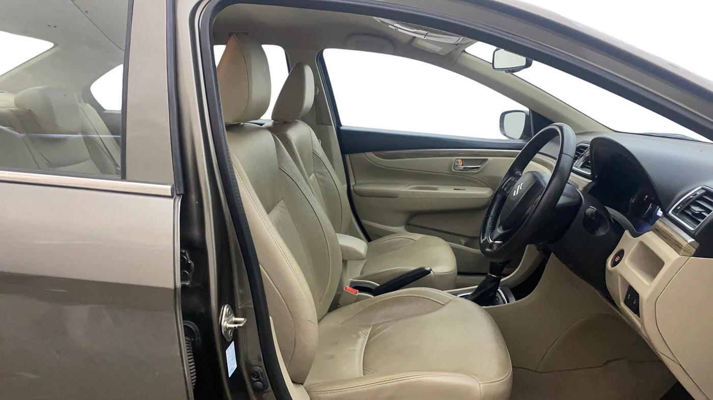 2020 Maruti Ciaz ALPHA  AT 1.5 SHVS PETROL, Petrol, Automatic, 85,198 km, Right Side Front Door Cabin