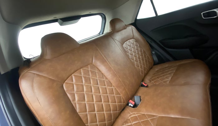 2021 Hyundai VENUE S 1.2, Petrol, Manual, 36,846 km, Right Side Rear Door Cabin