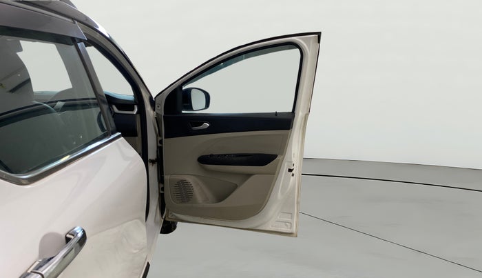 2021 Renault TRIBER RXZ AMT, Petrol, Automatic, 51,472 km, RHS Front Door