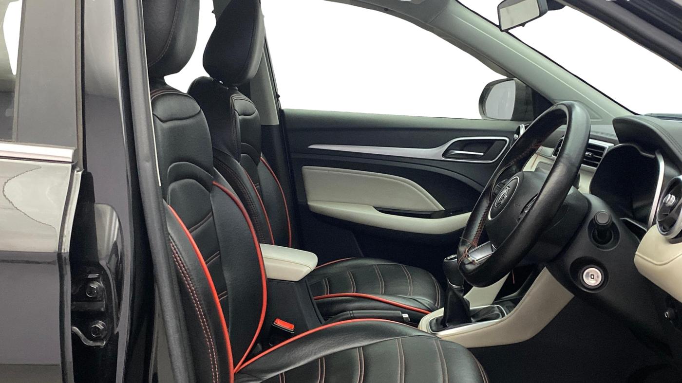2022 MG ASTOR SUPER EX 1.5 MT, Petrol, Manual, 54,089 km, Right Side Front Door Cabin
