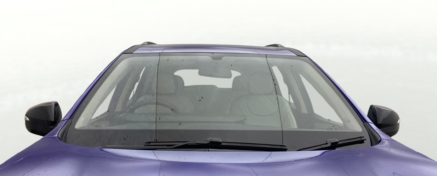 2022 Mahindra XUV700 AX 5 P MT 5 STR, Petrol, Manual, 42,517 km, Front Windshield