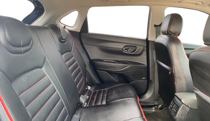 2022 Hyundai NEW I20 ASTA 1.2 MT, Petrol, Manual, 19,916 km, Right Side Rear Door Cabin