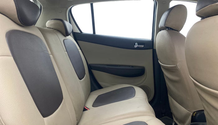 2014 Hyundai i20 SPORTZ 1.4 CRDI, Diesel, Manual, 77,055 km, Right Side Rear Door Cabin