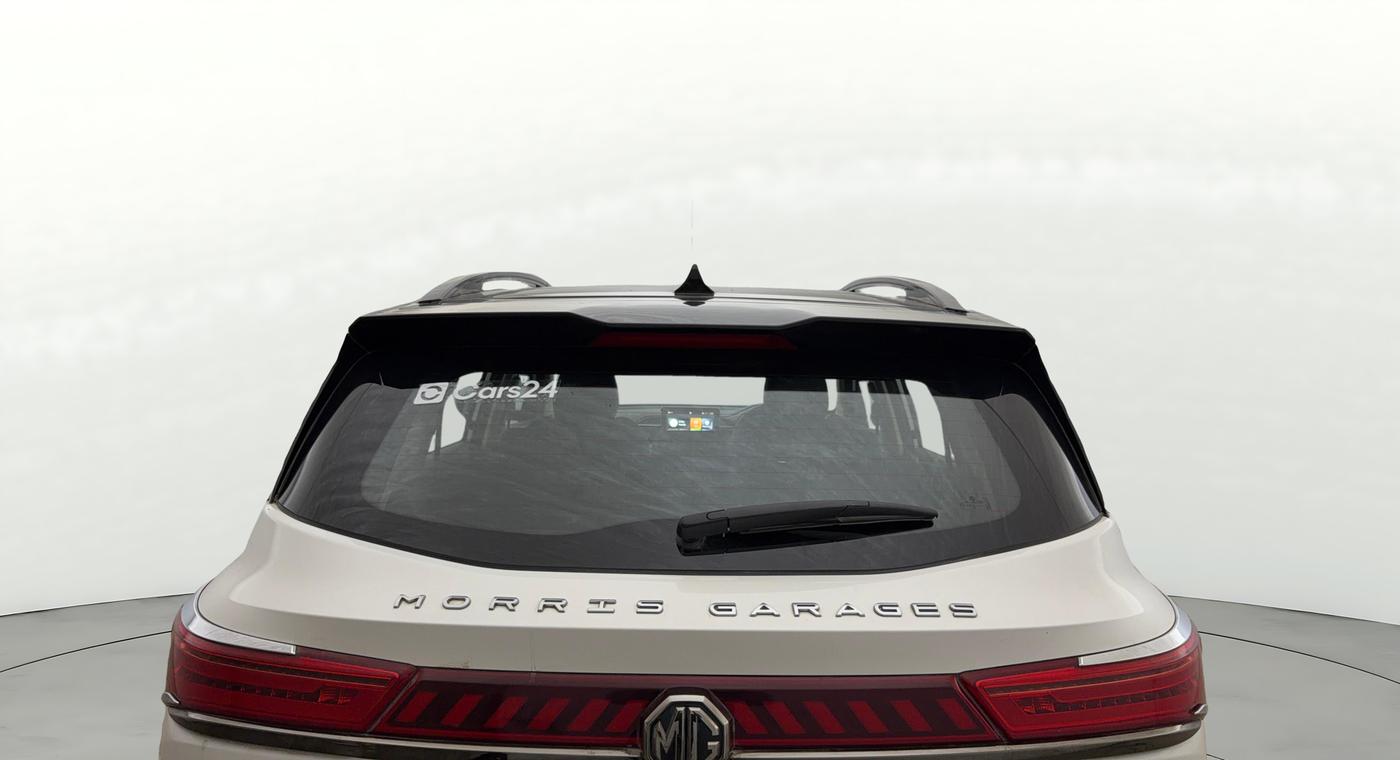 2024 MG HECTOR PLUS Sharp Pro Snowstorm 2.0 Turbo MT 7 STR, Diesel, Manual, 21,040 km, Rear Windshield