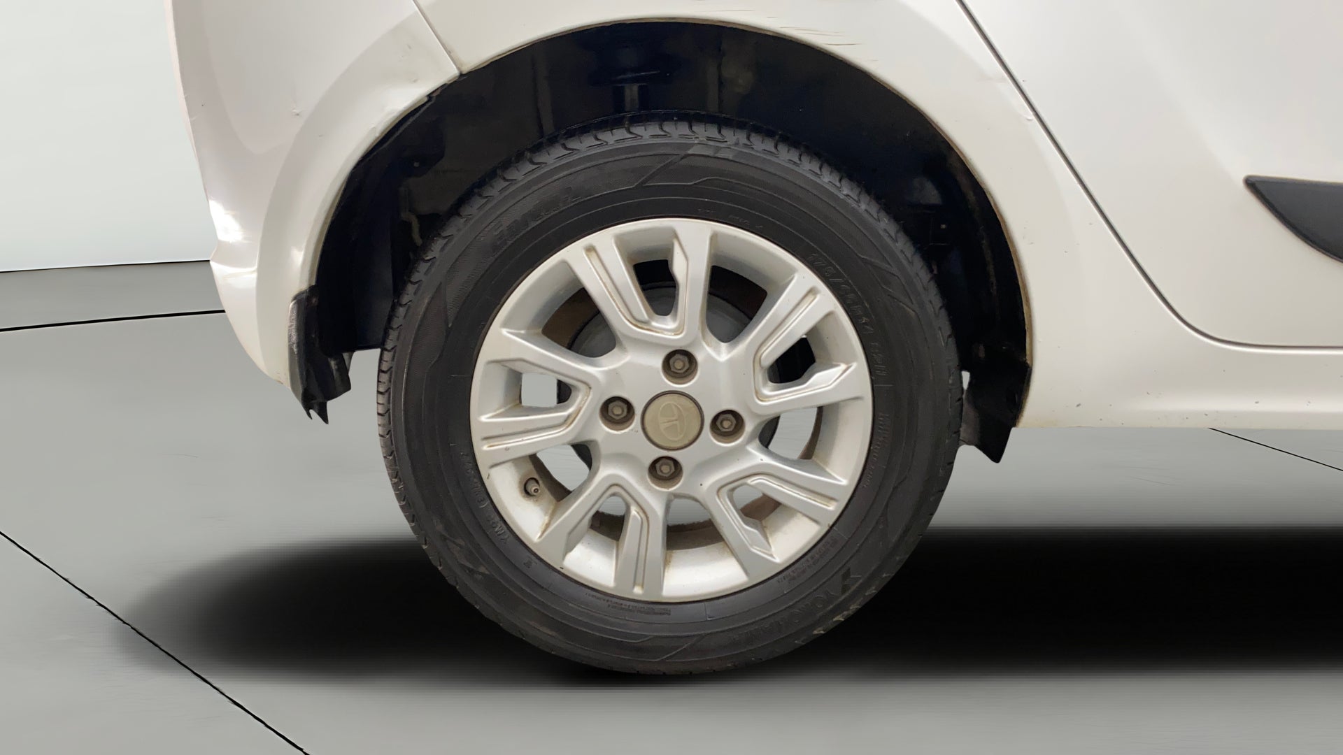 camera-Right-Rear-Wheel