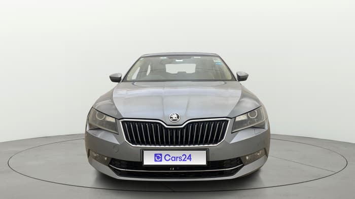 2018 Skoda Superb L&K 1.8 TSI AT, Petrol, Automatic, 1,17,312 km, Front