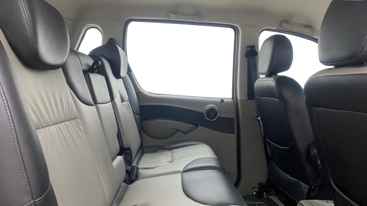 2016 Mahindra NUVOSPORT N8, Diesel, Manual, 1,30,472 km, Right Side Rear Door Cabin