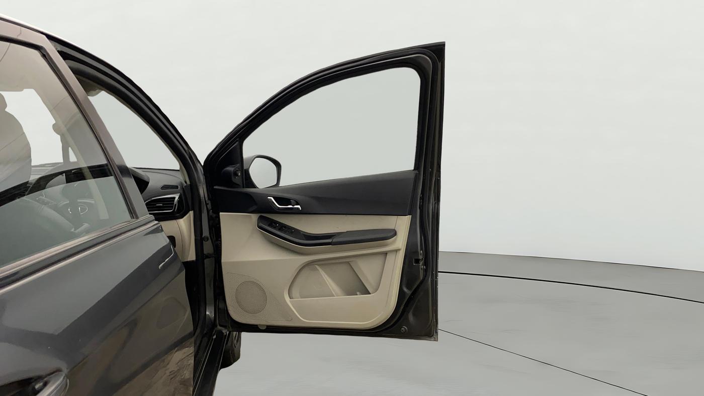 2022 Tata Tiago XZ PLUS CNG, CNG, Manual, 69,706 km, RHS Front Door