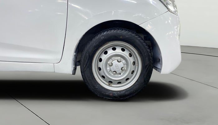 2017 Hyundai Eon ERA +, Petrol, Manual, 32,147 km, Right Front Wheel